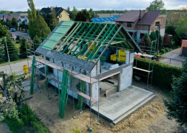 dom w motylkach złotniki