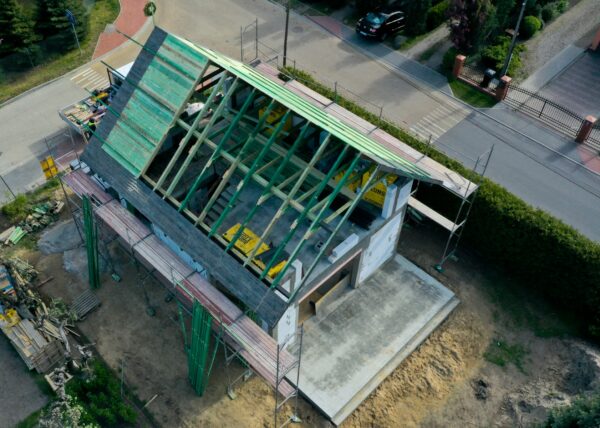 dom w motylkach złotniki