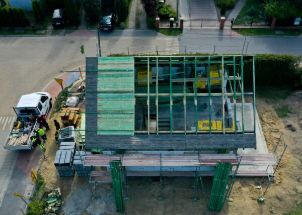 dom w motylkach złotniki