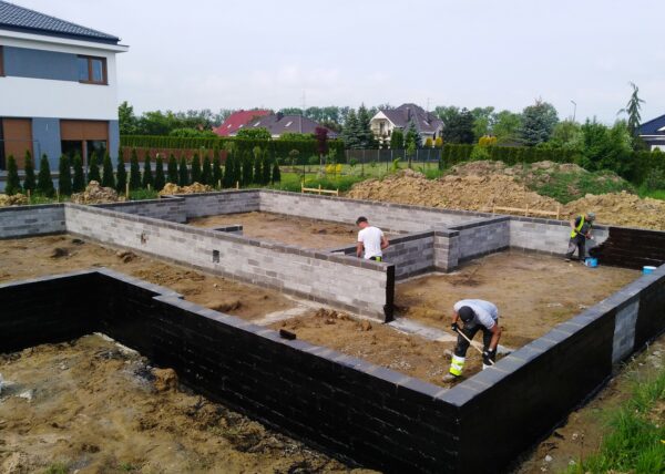 firma budowlana Adamski gmina suchy las