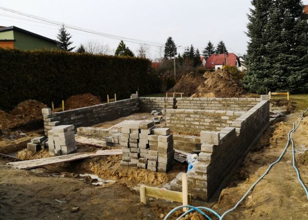 dom w motylkach złotniki